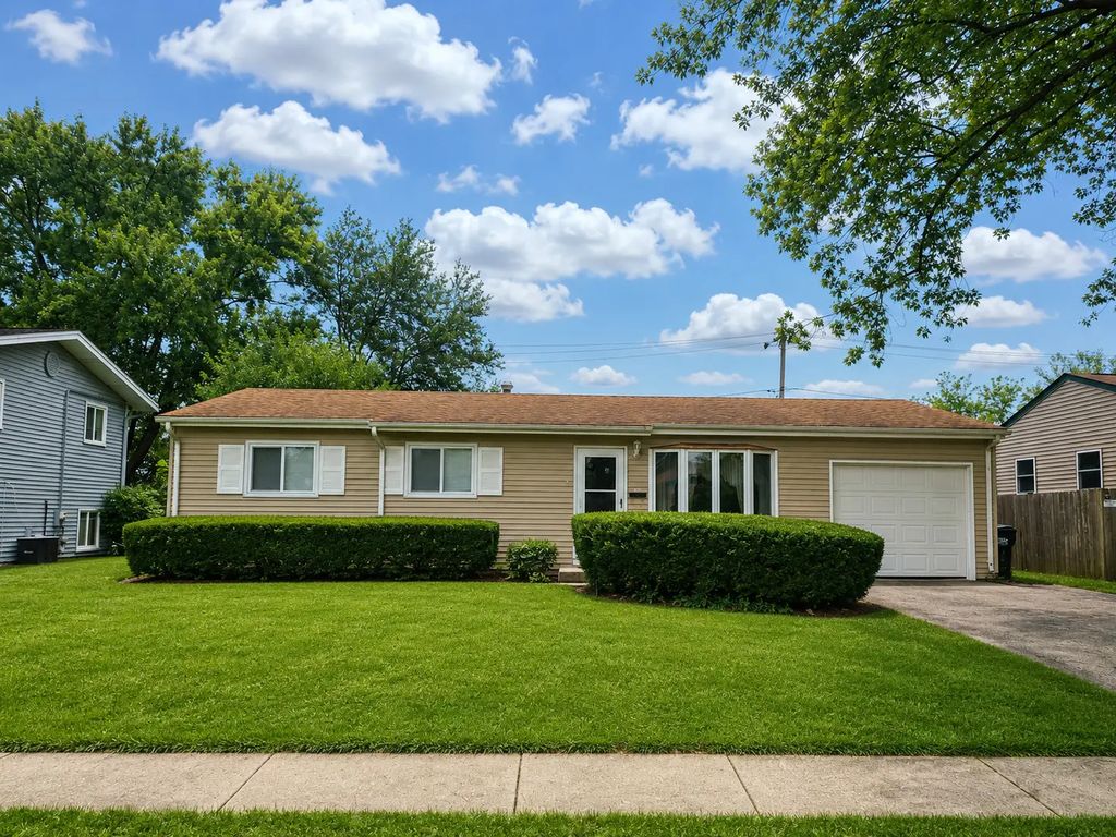 1180 Larkdale Row, Wauconda