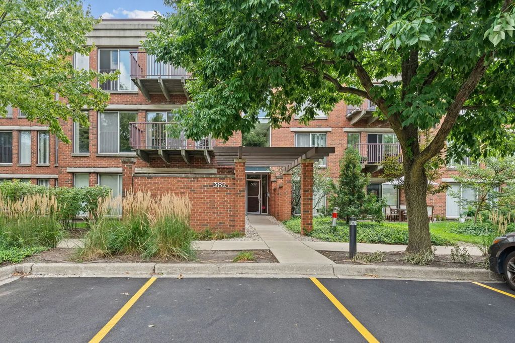 382 Kelburn Road 321, Deerfield, 60015