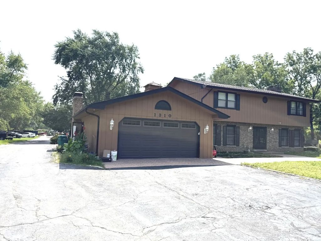 1310 New Lenox Road, Joliet