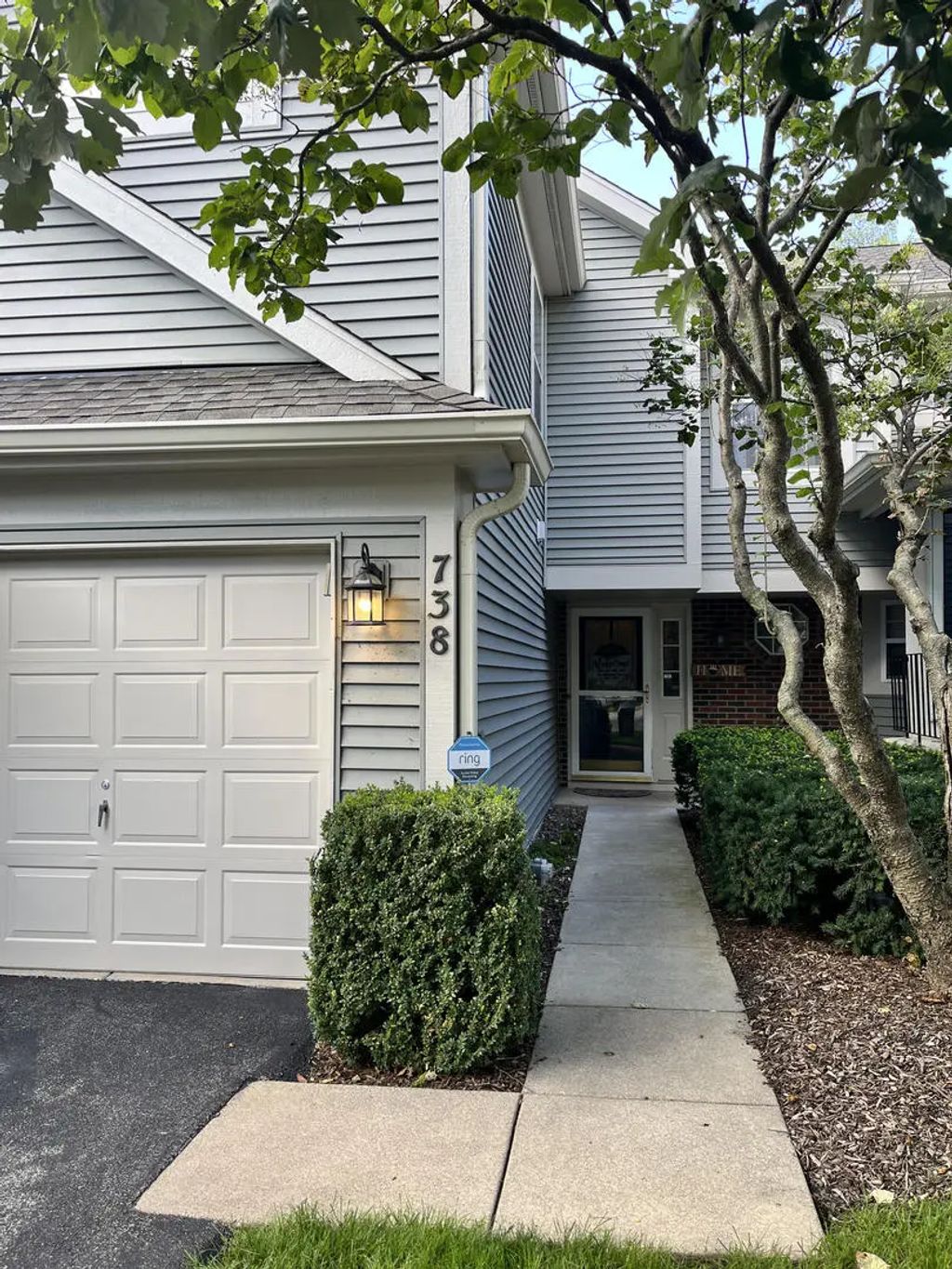 738 Shady Oaks Court, Elgin