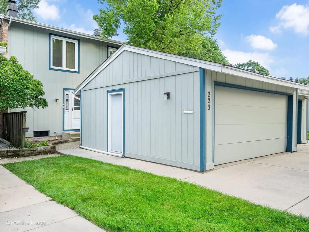 223 Willow Lane, Bloomingdale