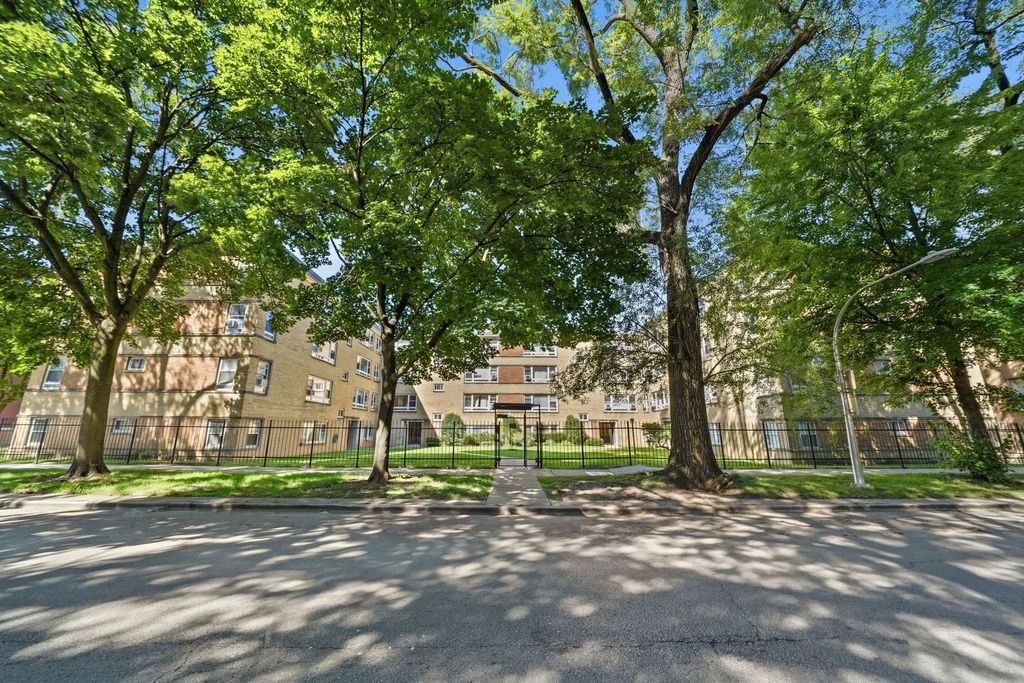 6112 N Damen Avenue 2, Chicago, 60659