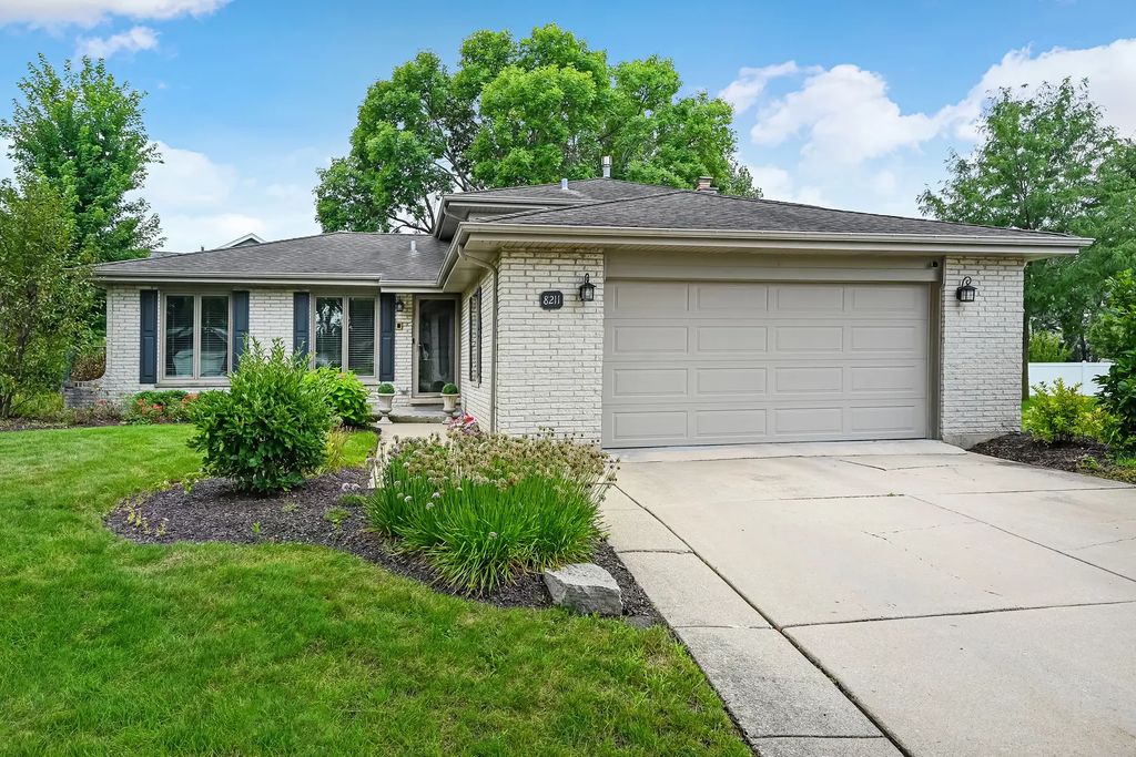 8211 Sawyer Court, Darien