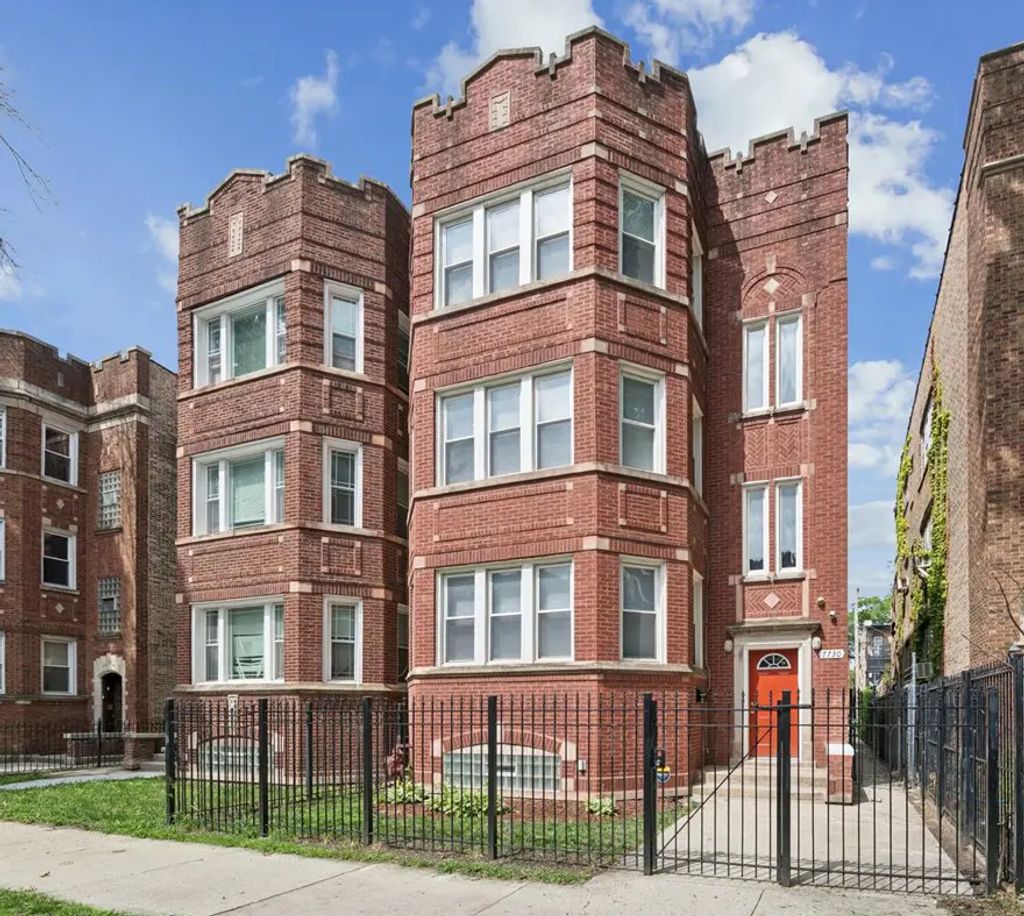 7730 S Essex Avenue, Chicago, 60649
