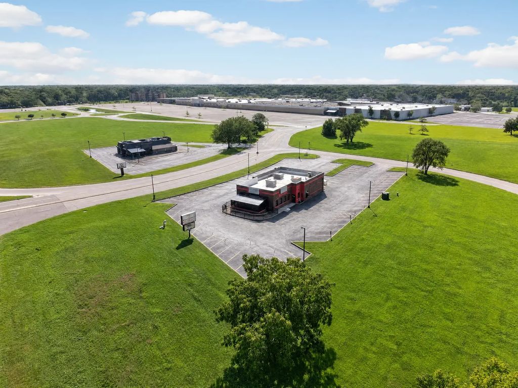 8660 N 2nd Street, Machesney Park