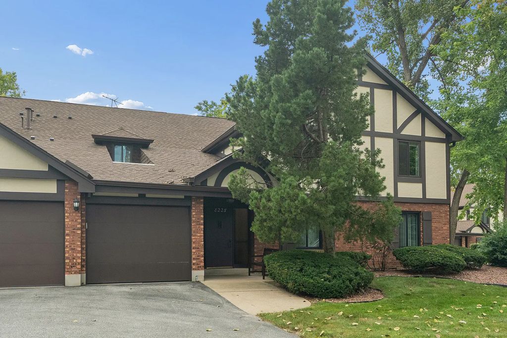 8225 Juniper Court 34d, Palos Hills
