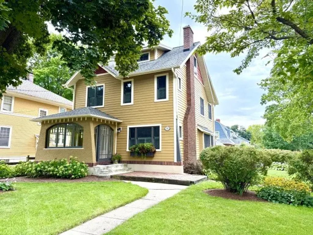 523 Prairie Street, St. Charles