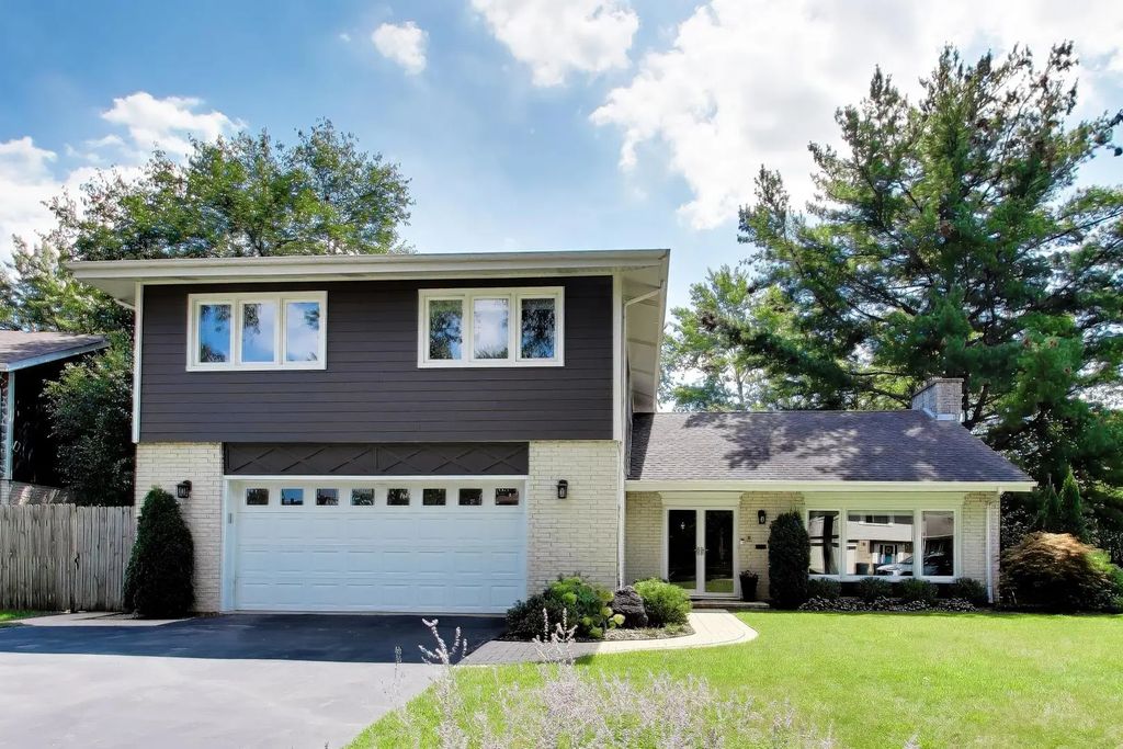 1919 Sunnyside Circle, Northbrook