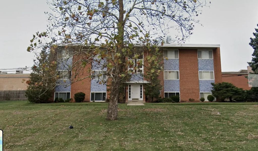 582 Pershing Avenue F, Glen Ellyn
