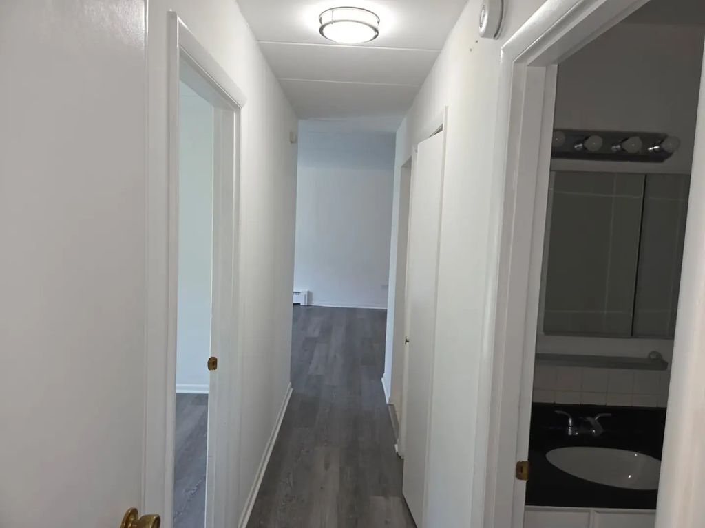 2345 185th Court 19, Lansing