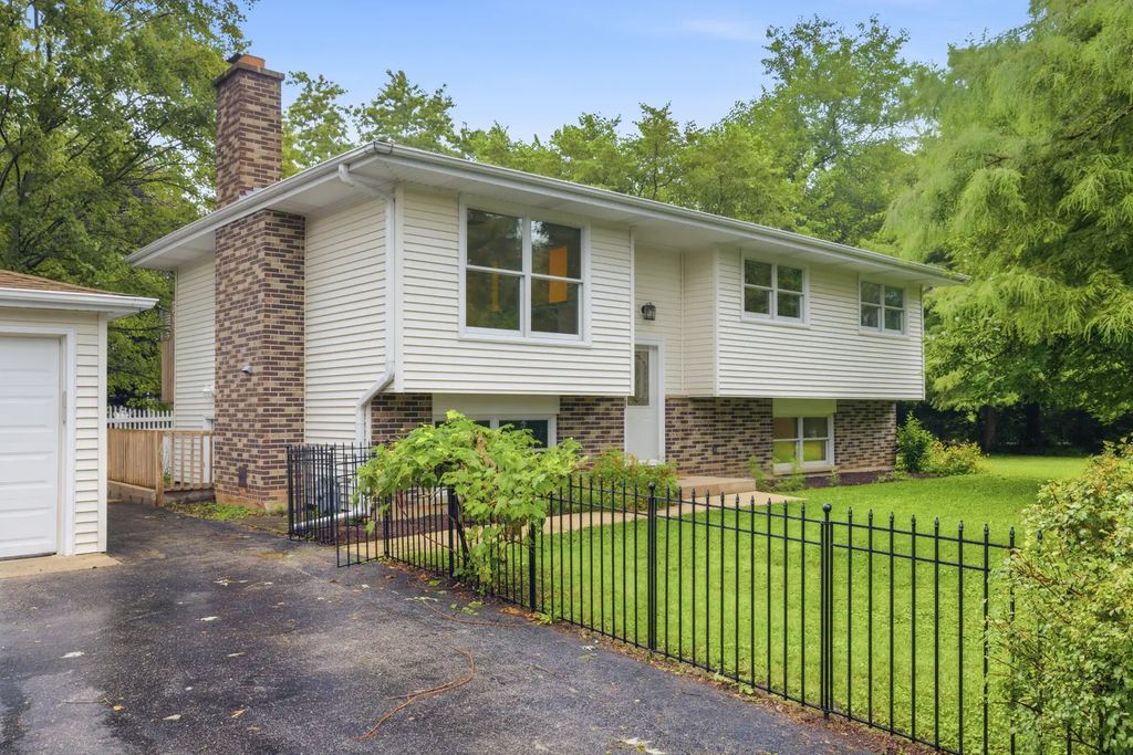 27w440 Central Avenue, Warrenville