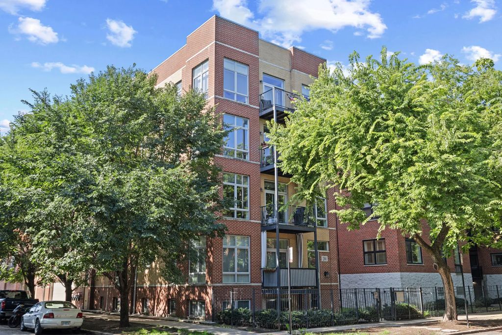 2301 W Wolfram Street 2, Chicago, 60618