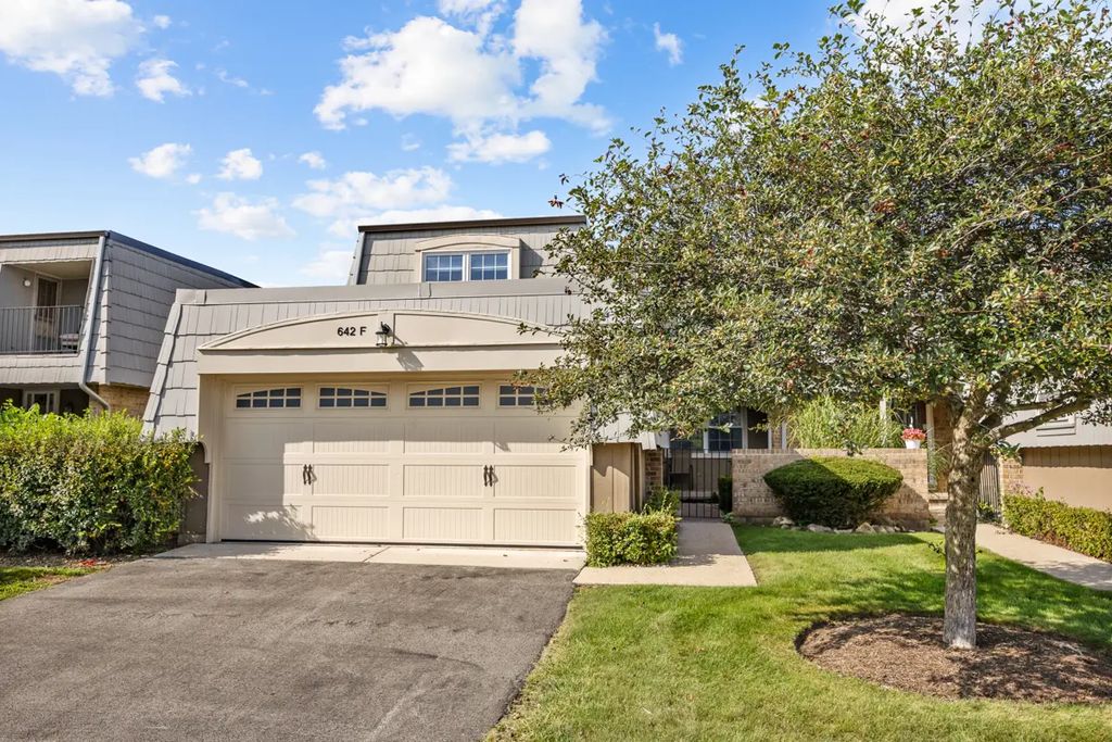 642 Burgundy Court F, Elk Grove Village