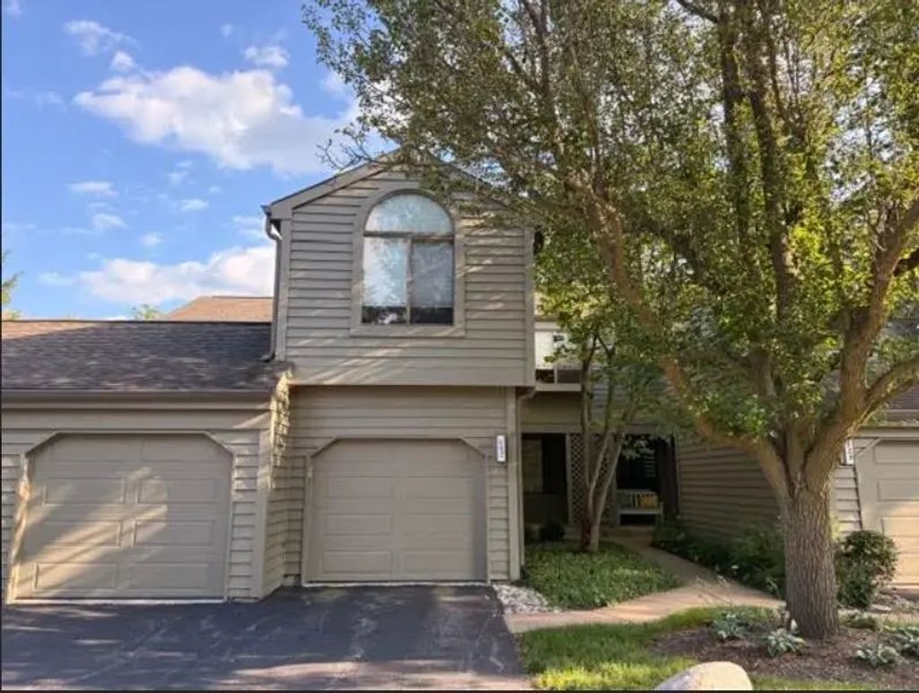 327 Indian Point, Lake Barrington, 60010
