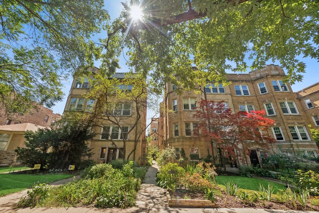 1345 W Greenleaf Avenue 3s, Chicago