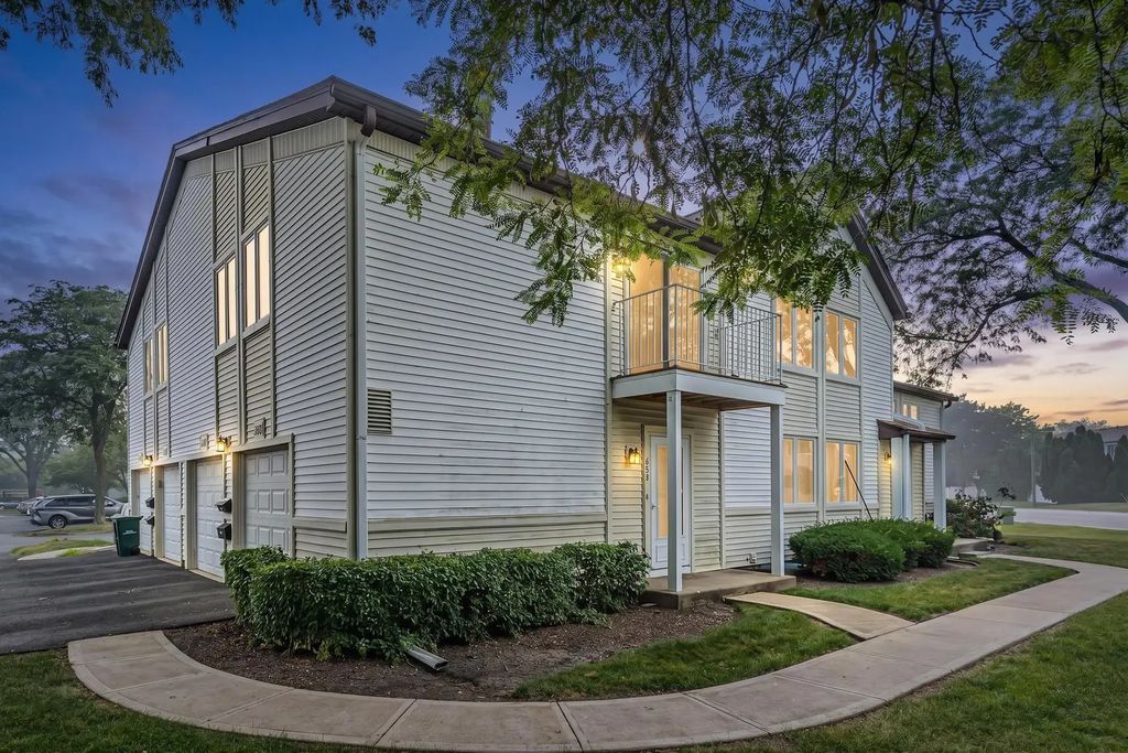 608 Inverrary Lane 608, Deerfield, 60015