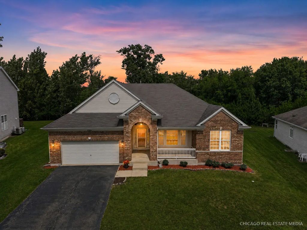 1255 Waterfront Lane, Pingree Grove