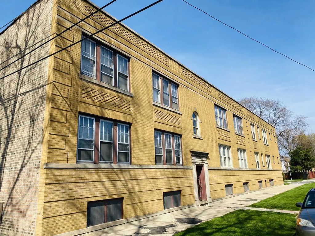 2502 N Monitor Avenue 1, Chicago