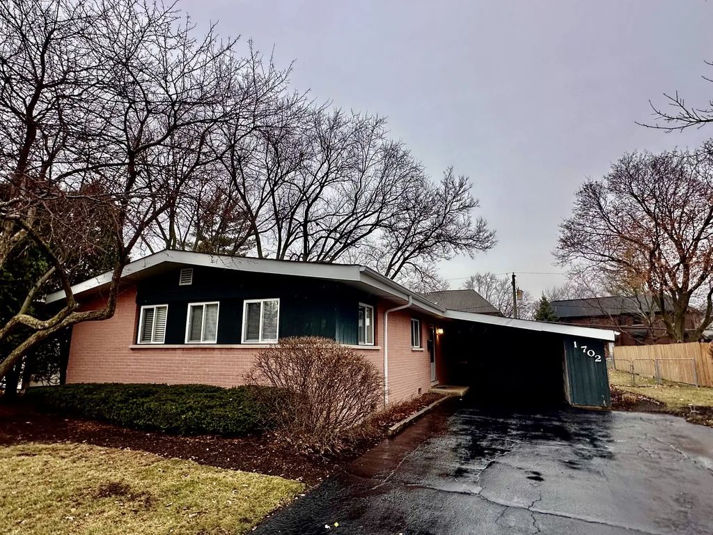 1702 W Oakton Street, Arlington Heights