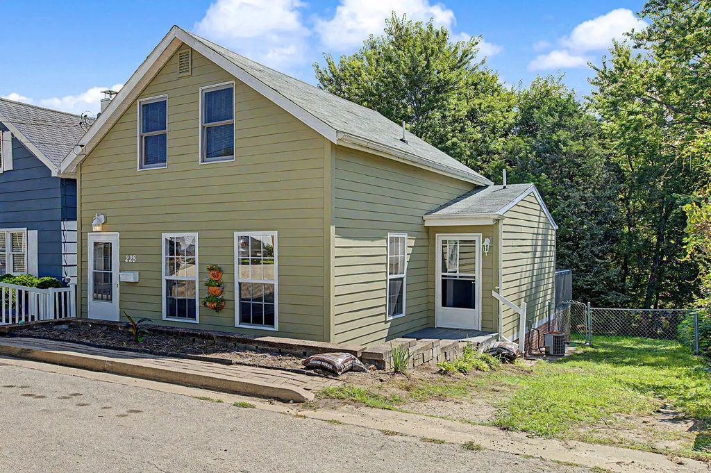 228 Poplar Avenue, Galena