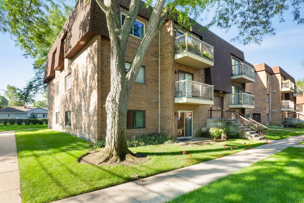 611 W Central Road A5, Mount Prospect
