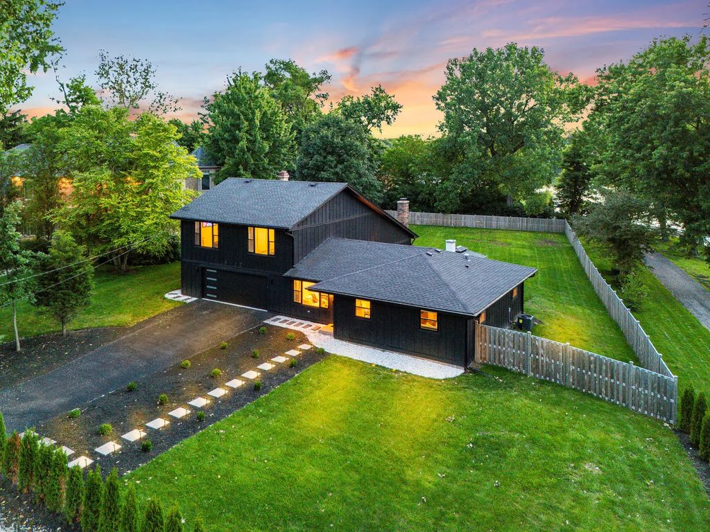 8122 Fairmount Avenue, Downers Grove