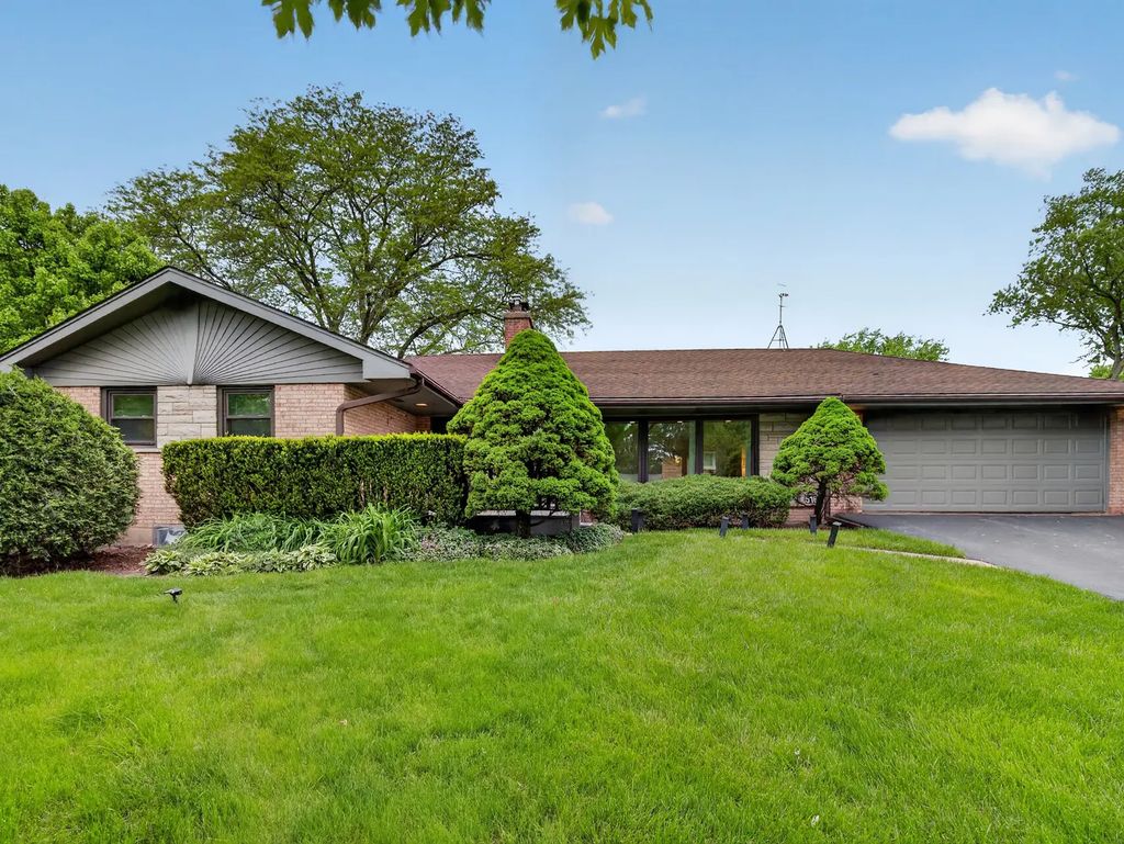 516 Eldon Place, Downers Grove