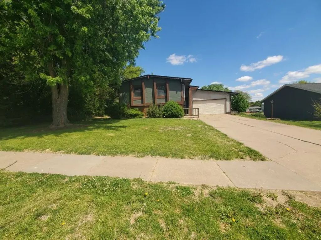 2340 Lafayette Terrace, Clinton