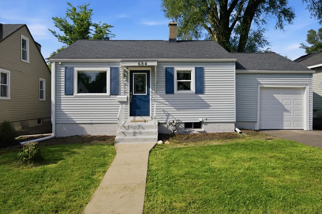 684 Cooper Avenue, Elgin
