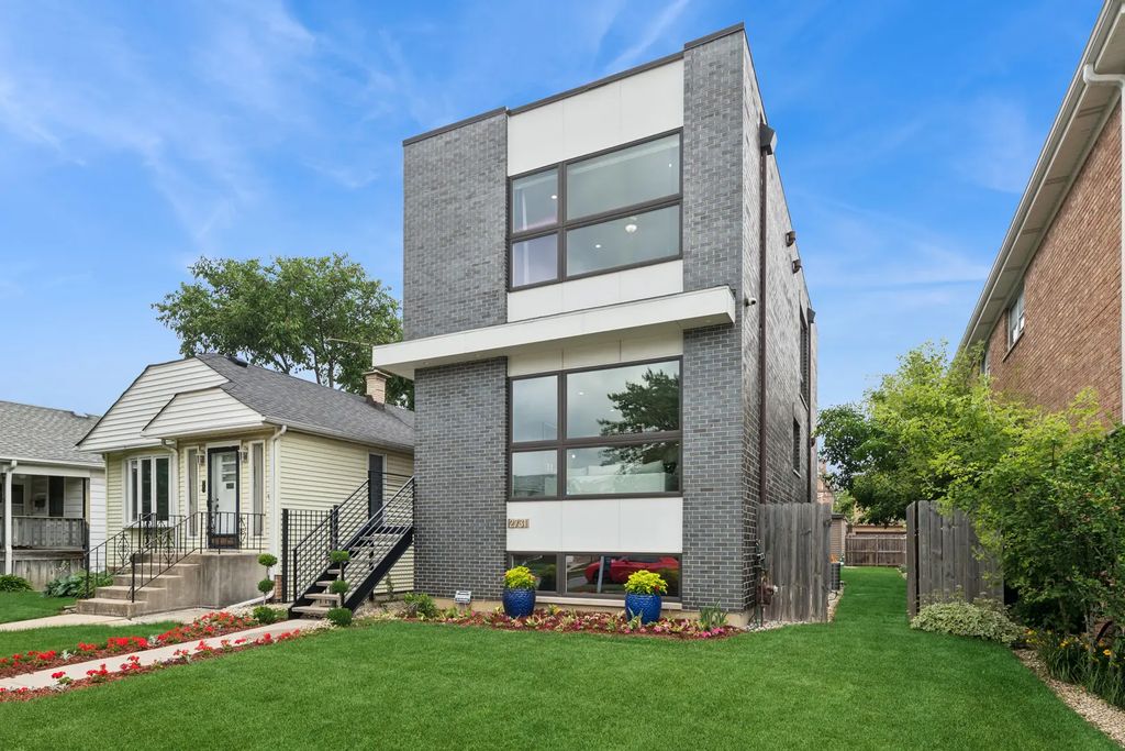 2731 N 75th Avenue, Elmwood Park
