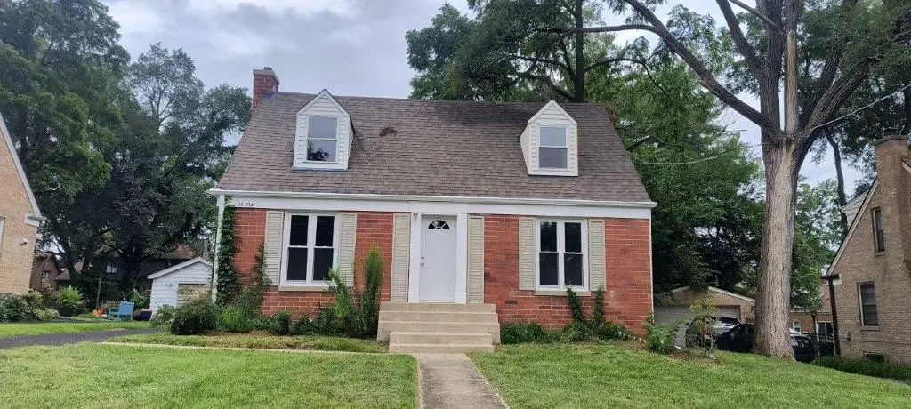 3s276 Gates Place, Warrenville