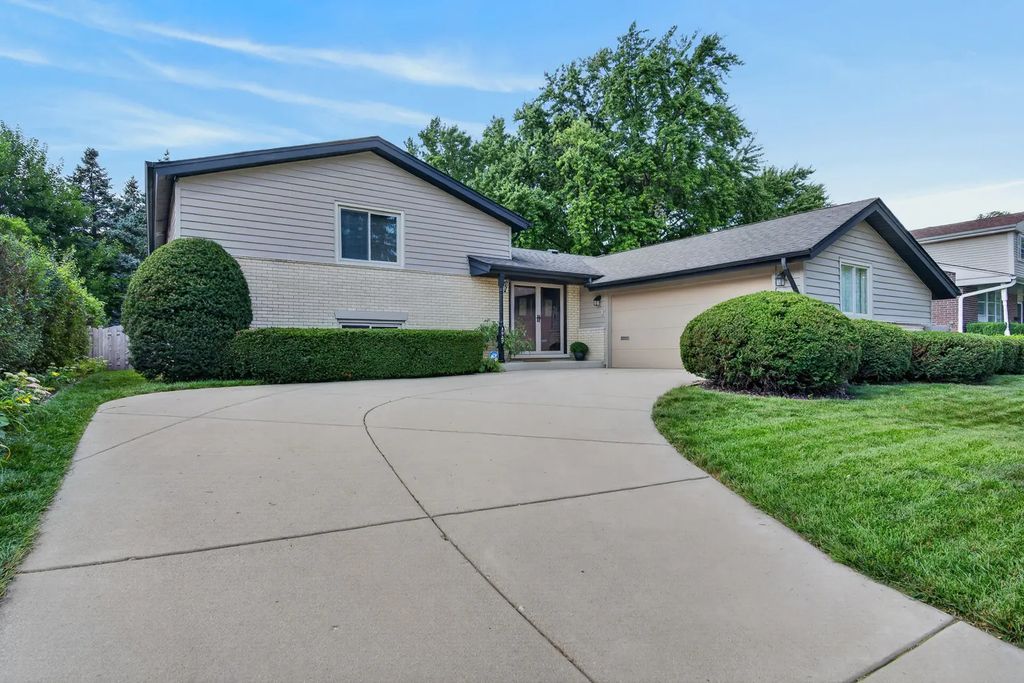 2922 N Dryden Place, Arlington Heights