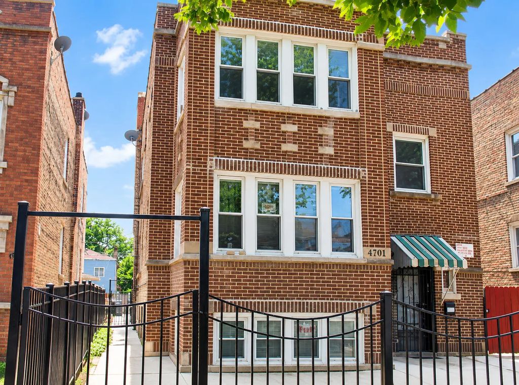 4141 W Barry Avenue, Chicago