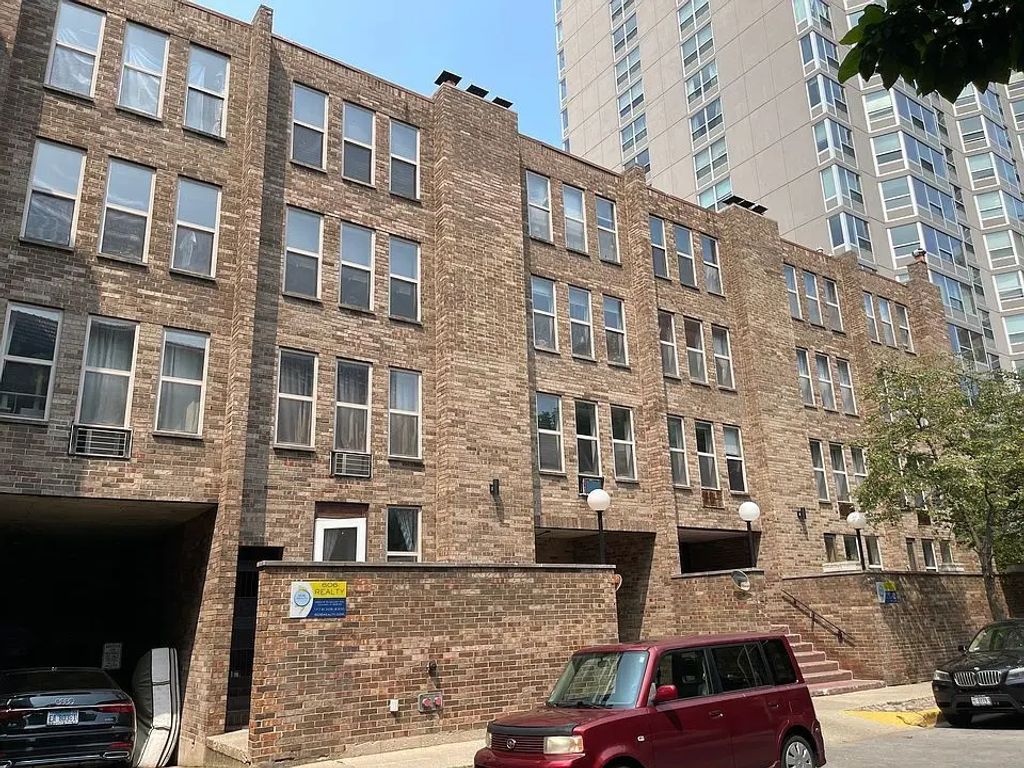 744 W Gordon Terrace 314, Chicago, 60613
