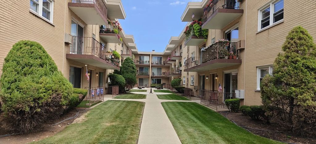 4835 N Central Avenue 212, Chicago