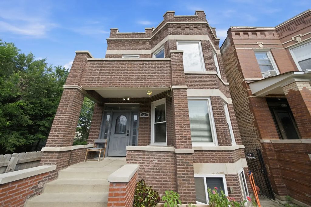 1121 N Lawndale Avenue, Chicago