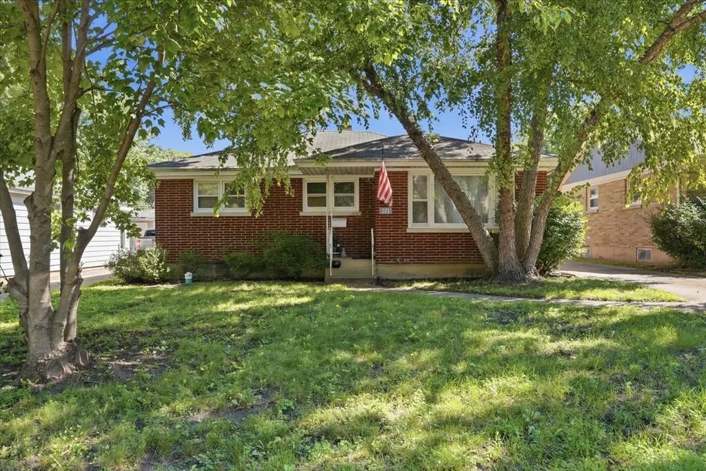 271 Dalton Avenue, Mundelein
