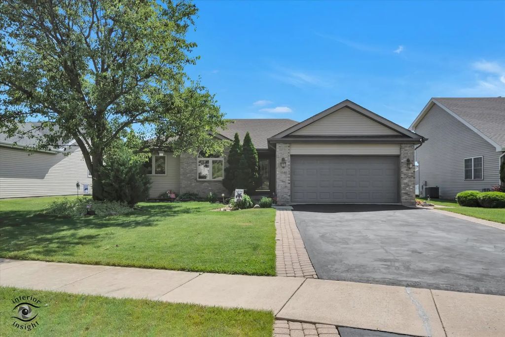 1541 Mallards Cove, Beecher