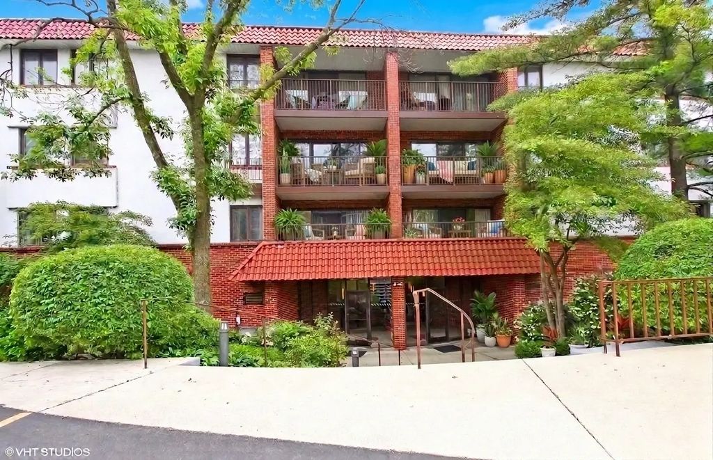 2046 Saint Johns Avenue 3h, Highland Park, 60035