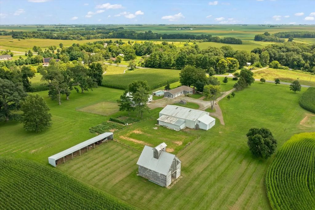 2577 County Road 600 E, Dewey
