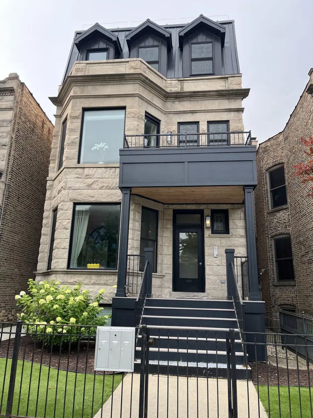 1225 W Addison Street 1, Chicago, 60613
