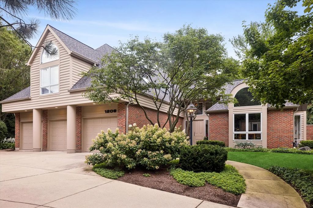 1208 Fox Trail Court, Naperville