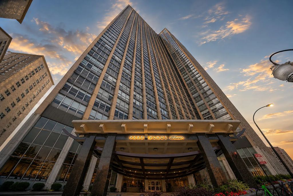 655 W Irving Park Road 4403, Chicago, 60613