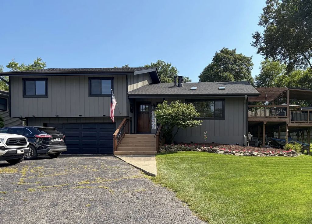 209 W Chicago Avenue, Westmont