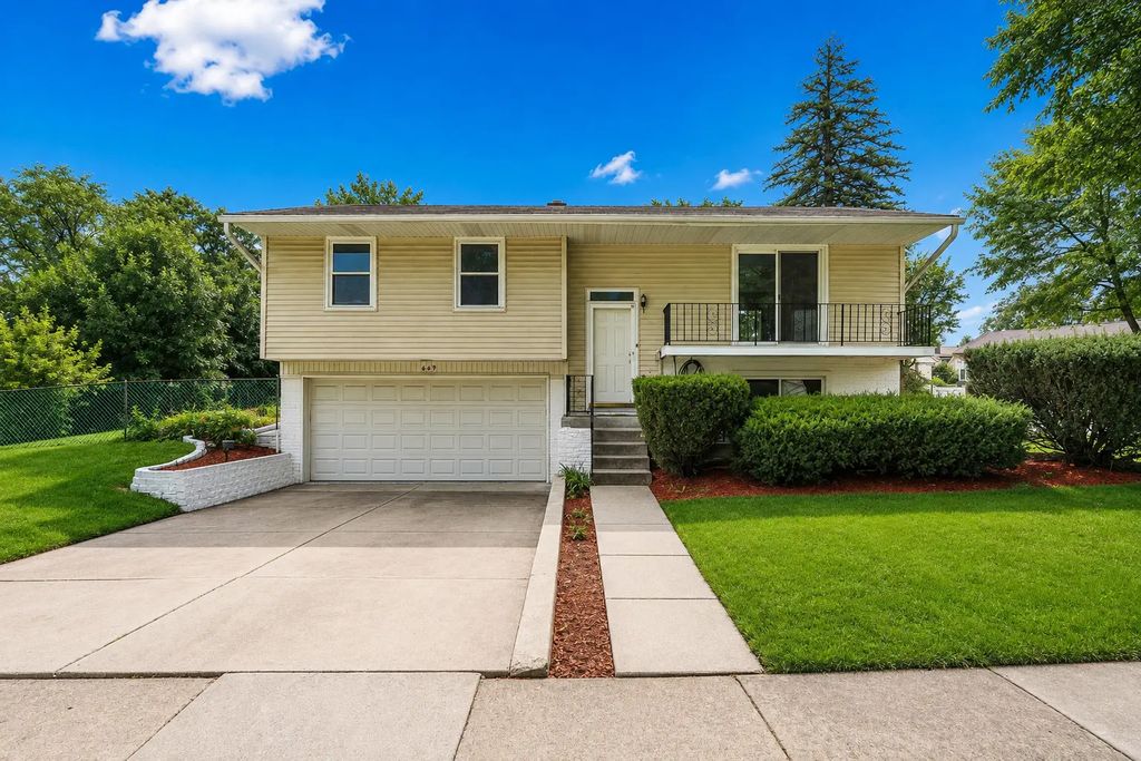 669 White Pine Road, Buffalo Grove