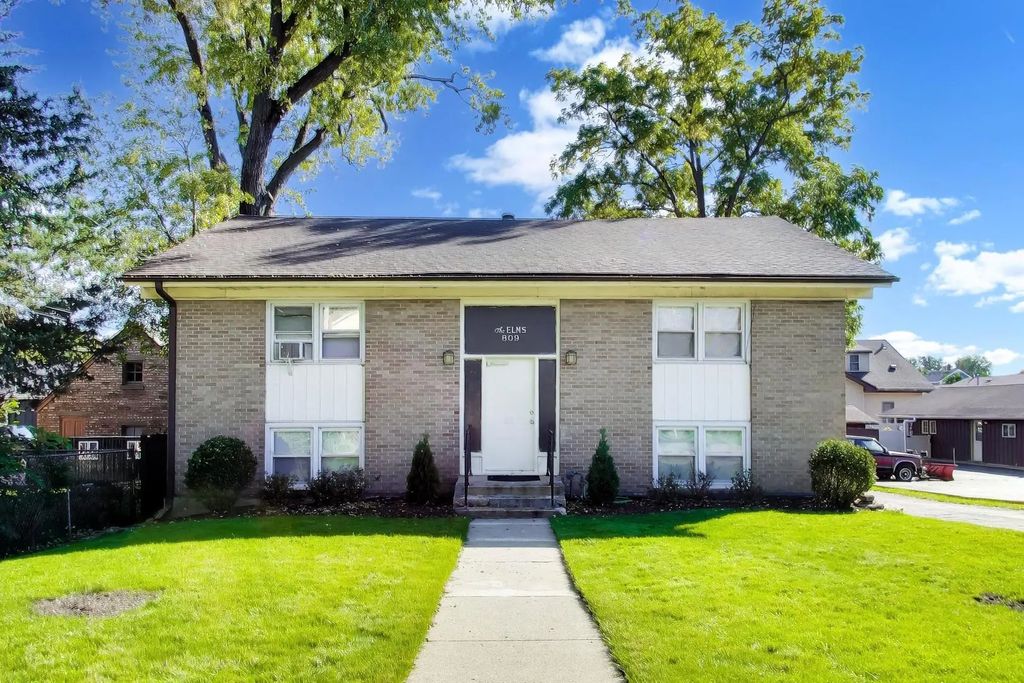 809 South Street, Elgin