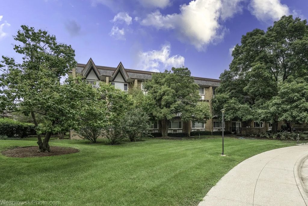 360 Claymoor Road 2c, Hinsdale