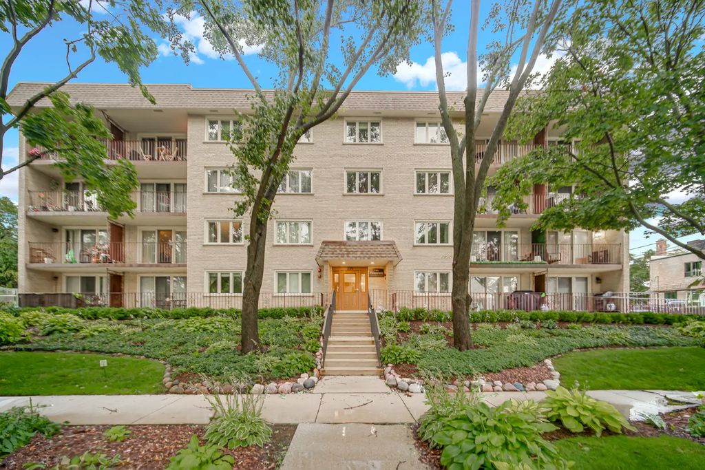 225 E Wing Street 302, Arlington Heights