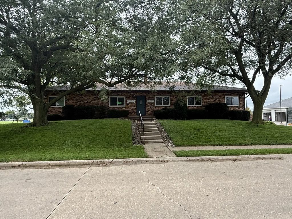 120 S 6th Avenue, Eldridge