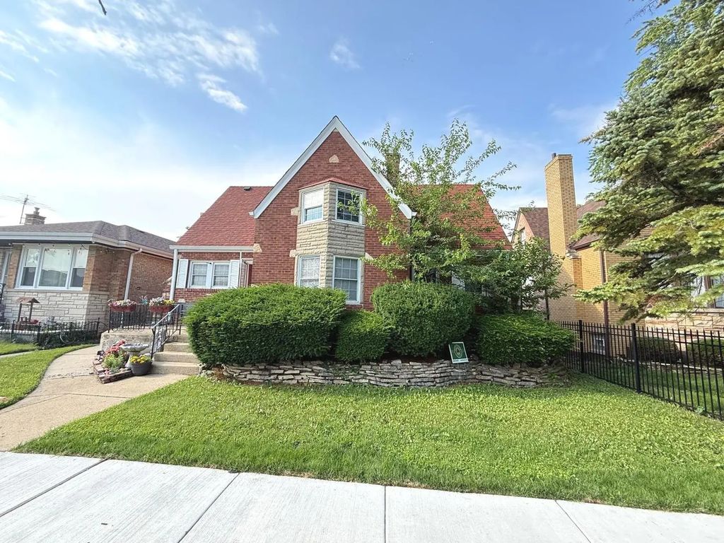6206 W Barry Avenue, Chicago